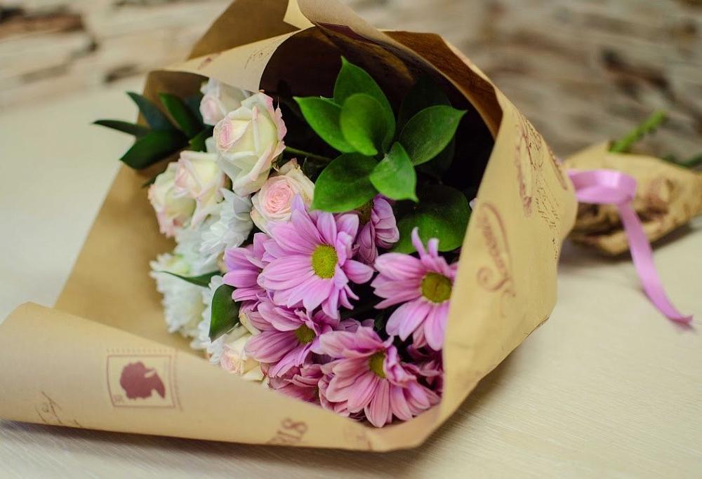 Букет цветов из: Розы и Хризантемы в Поселке Биокомбината