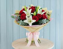 Букет цветов из:  Лилии и Розы в Поселке Биокомбината