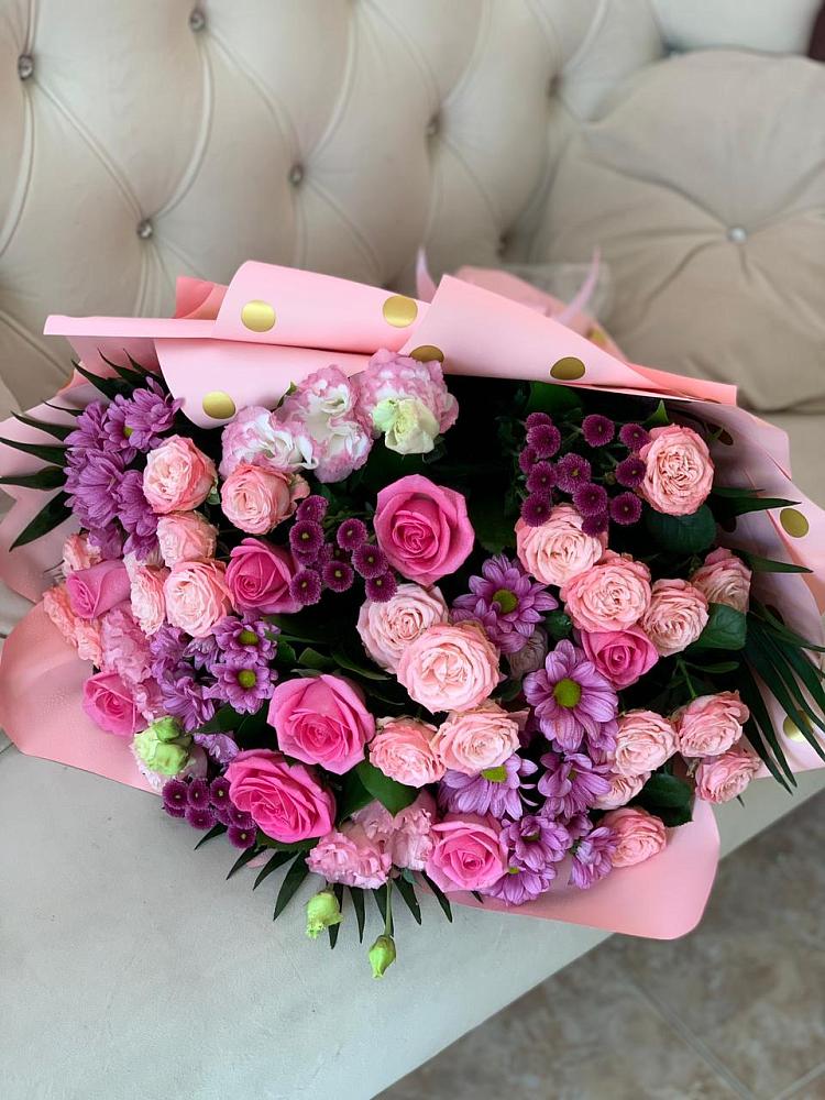 Букет цветов из: Хризантемы, Розы и Лизиантусы в Поселке Биокомбината