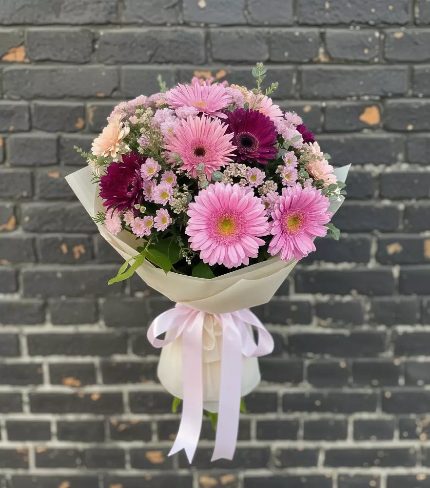 Букет цветов из: Герберы и Хризантемы в Поселке Биокомбината