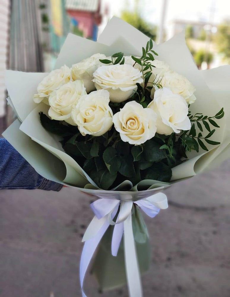 Букет Белые розы Проуд в Поселке Биокомбината