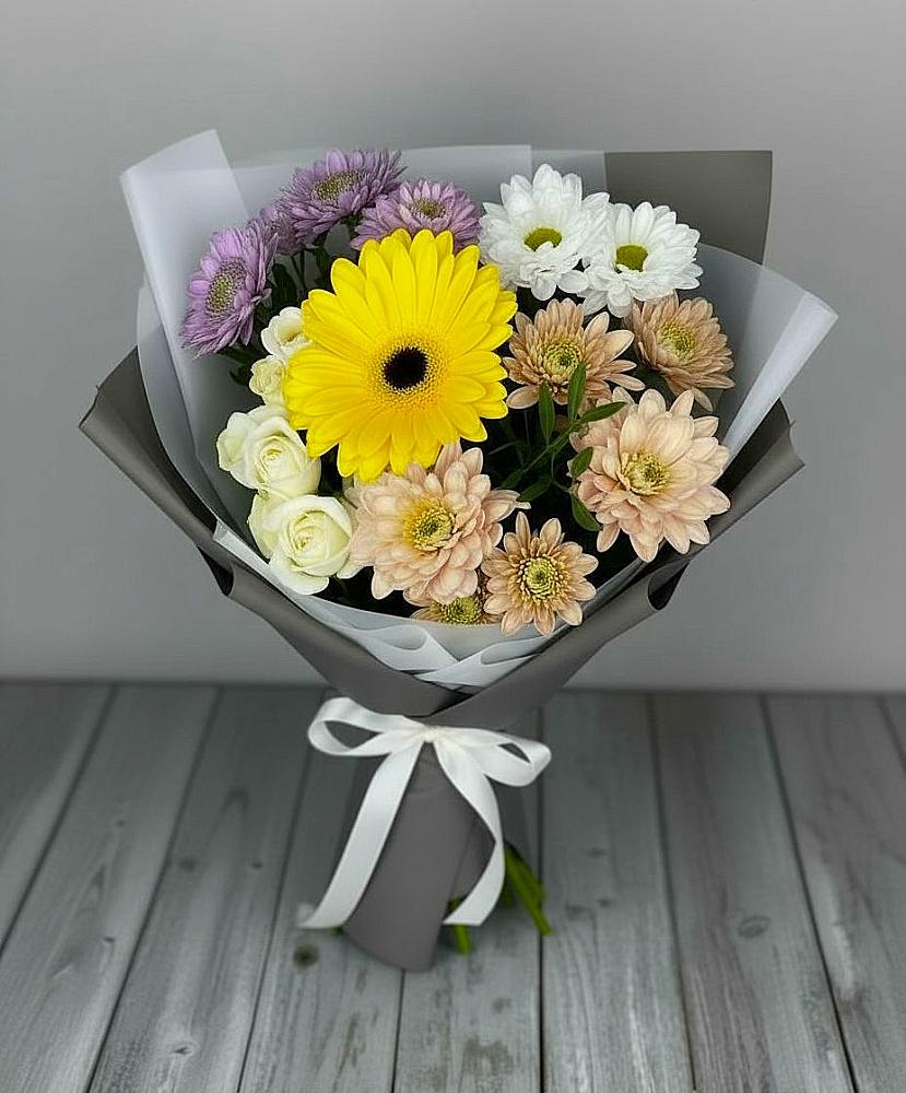 Букет цветов из: Розы, Герберы и Хризантемы в Поселке Биокомбината
