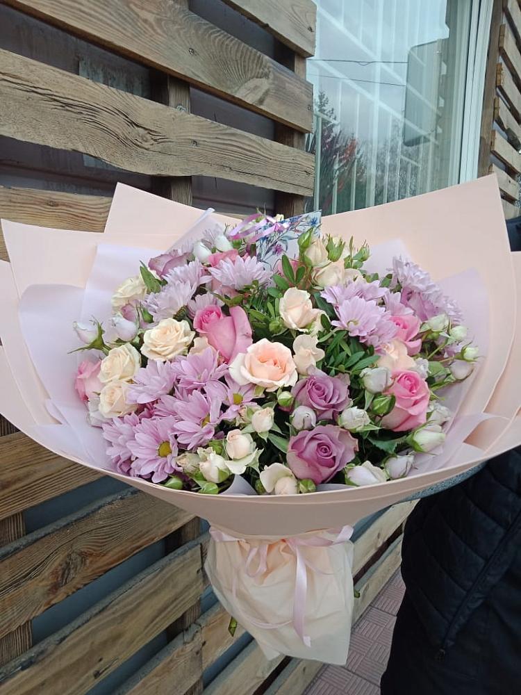 Букет цветов из: Розы и Хризантемы в Поселке Биокомбината