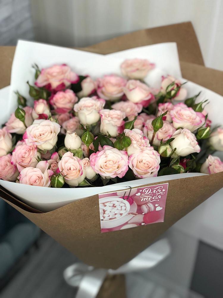 Букет цветов из: Розы в Поселке Биокомбината