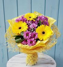 Букет цветов из:  Хризантемы и Герберы в Поселке Биокомбината