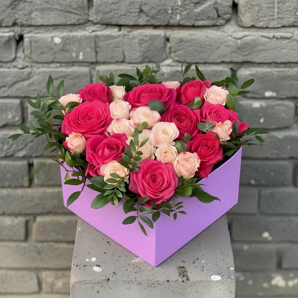 Цветочная композиция из Розы в коробке в Поселке Биокомбината