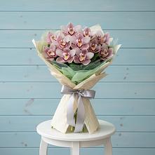 Букет цветов из:  Орхидеи и Розы в Поселке Биокомбината