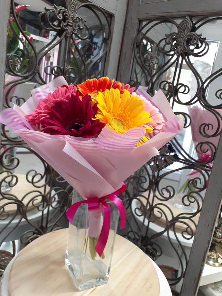 Букет цветов из: Герберы в Поселке Биокомбината