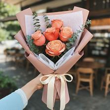 Букет цветов из:  Розы в Поселке Биокомбината