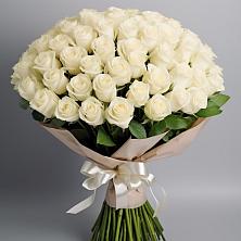 Букет 101 беля роза Белоснежка в Поселке Биокомбината