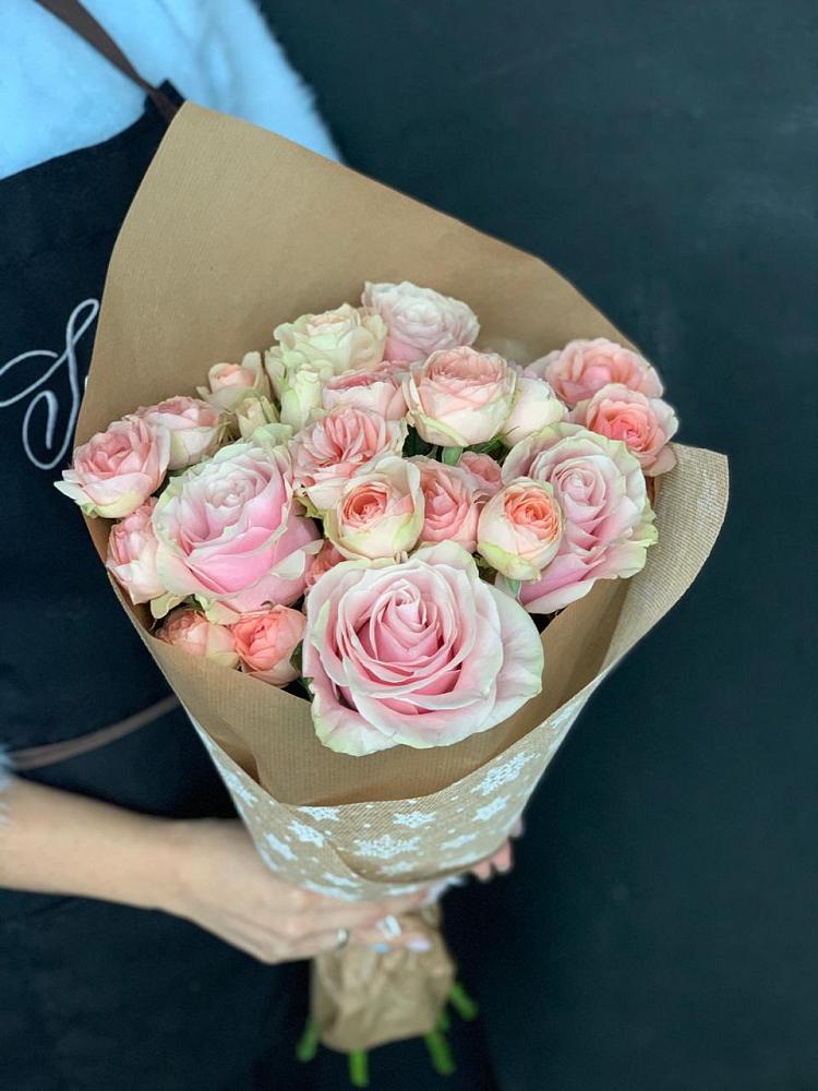 Букет цветов из: Хризантемы и Розы в Поселке Биокомбината