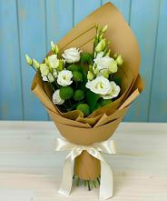 Букет цветов из:  Хризантемы и Лизиантусы в Поселке Биокомбината