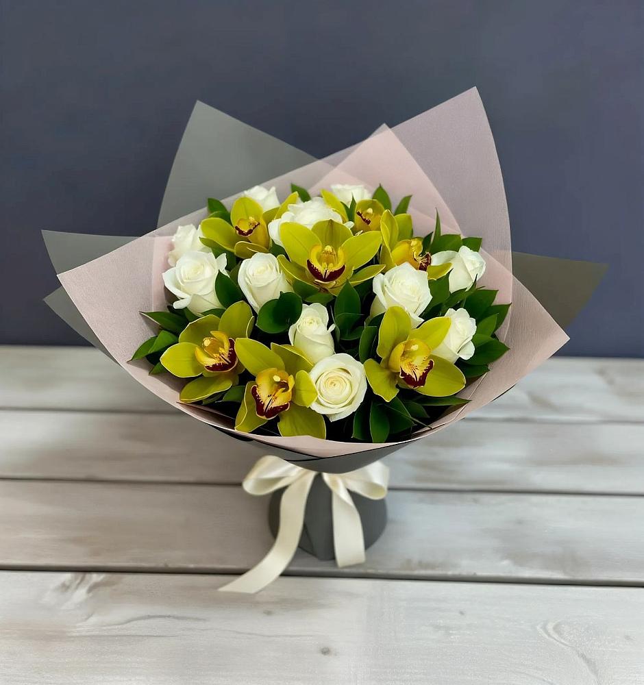 Букет цветов из: Орхидеи и Розы в Поселке Биокомбината