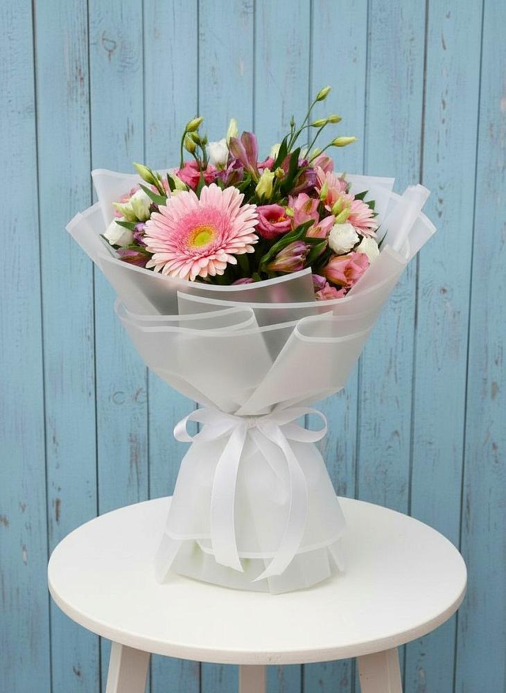 Букет цветов из: Герберы, Альстромерии и Лизиантусы в Поселке Биокомбината