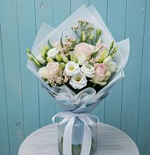 Букет цветов из:  Розы и Лизиантусы в Поселке Биокомбината