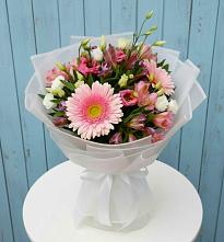 Букет цветов из:  Герберы, Альстромерии и Лизиантусы в Поселке Биокомбината