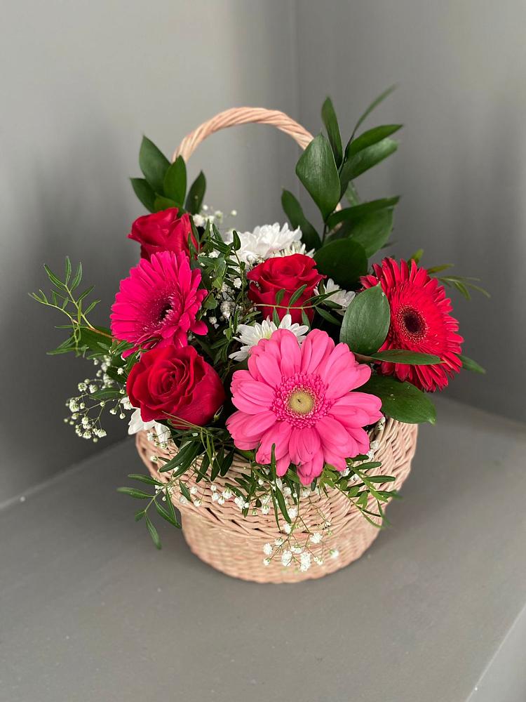Цветочная композиция из Розы, Хризантемы и Герберы в корзине в Поселке Биокомбината