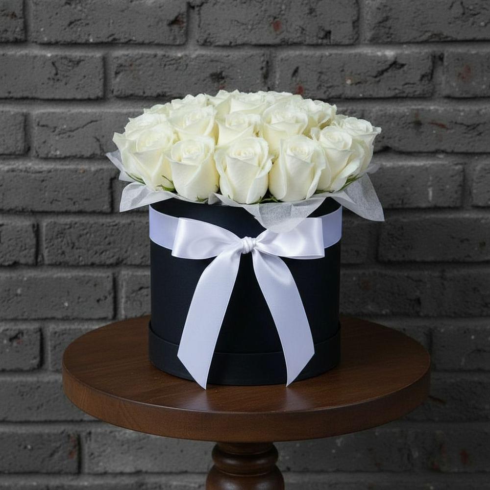 Цветочная композиция из Розы в шляпной коробке в Поселке Биокомбината