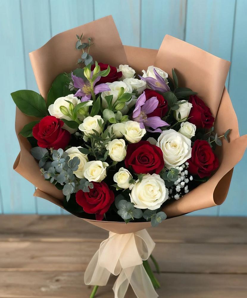 Букет цветов из: Розы и Альстромерии в Поселке Биокомбината