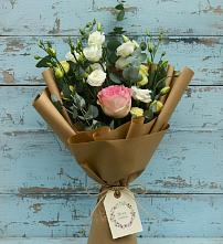 Букет цветов из:  Розы и Лизиантусы в Поселке Биокомбината