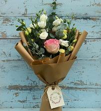 Букет цветов из:  Розы и Лизиантусы в Поселке Биокомбината