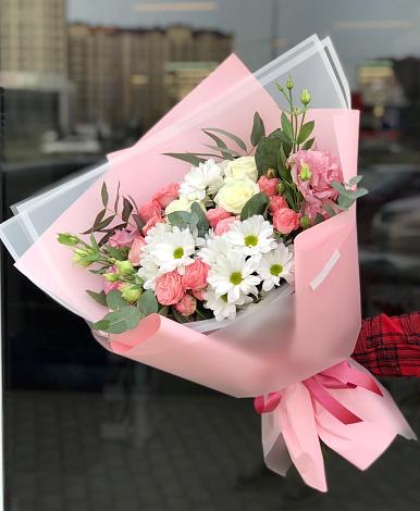 Букет цветов из: Розы, Лизиантусы и Хризантемы в Поселке Биокомбината