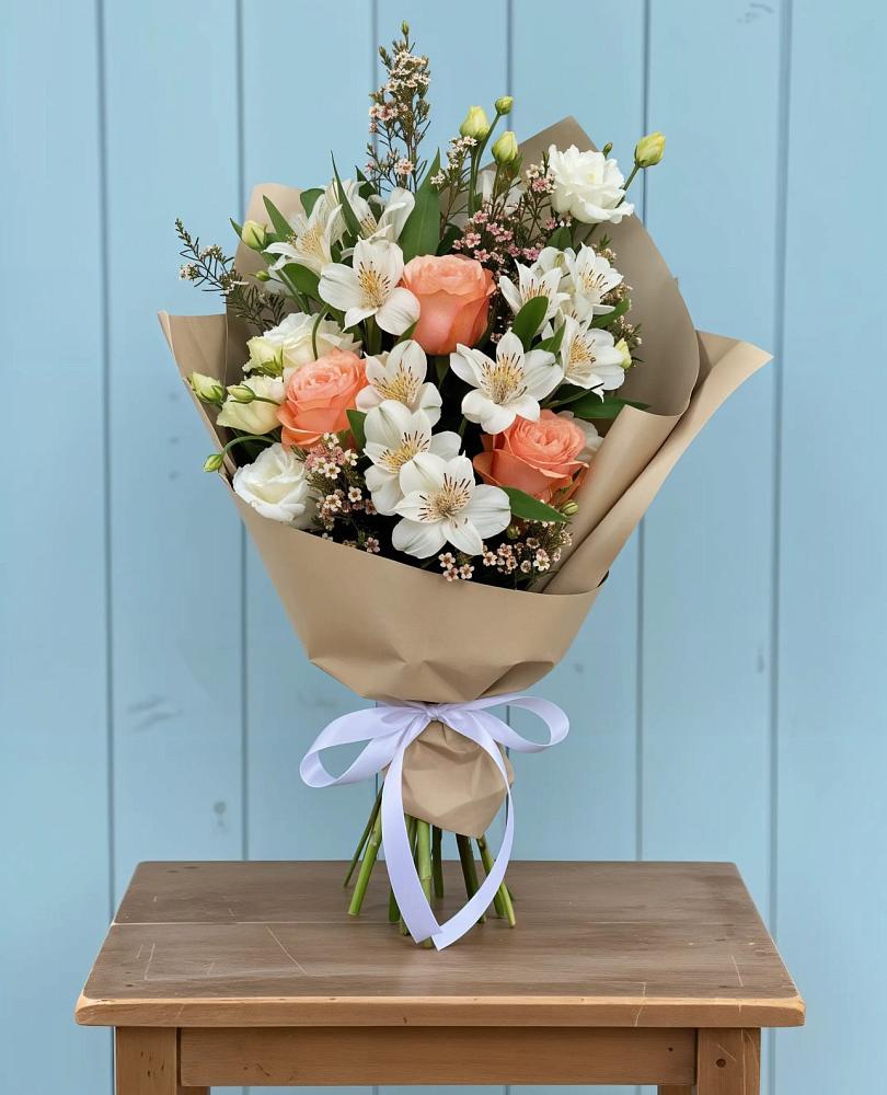 Букет цветов из: Альстромерии, Лизиантусы, Розы и Хризантемы в Поселке Биокомбината