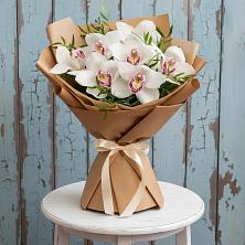 Букет цветов из:  Орхидеи и Розы в Поселке Биокомбината