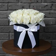 Цветочная композиция из Розы в шляпной коробке в Поселке Биокомбината